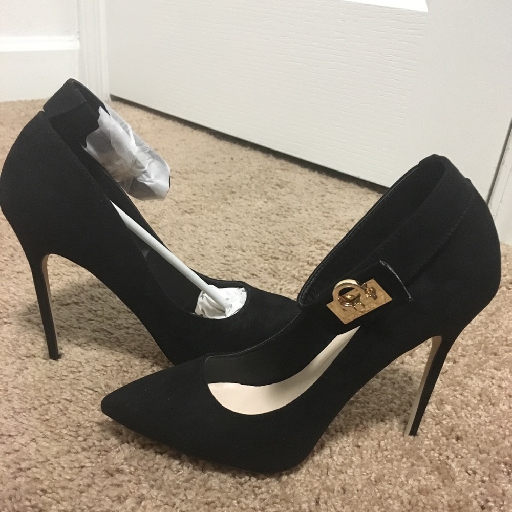 Black heels Size 8 - never worn